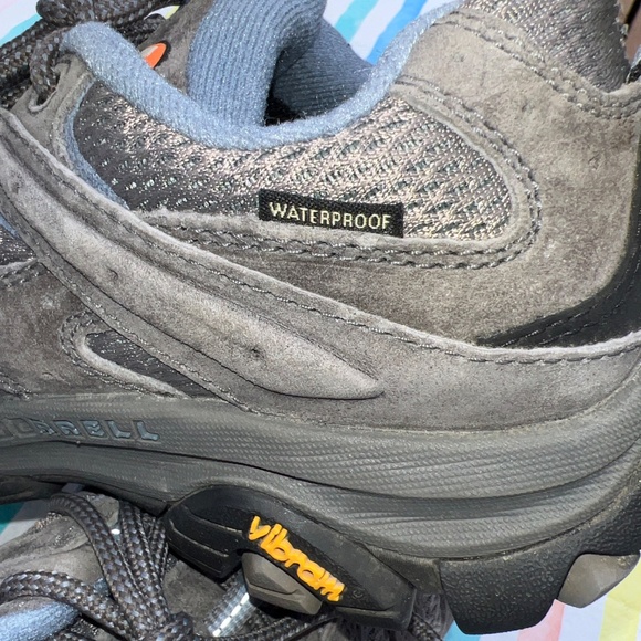 Merrell Women's Gray and Black Hiking Shoes - Picture 8 of 10